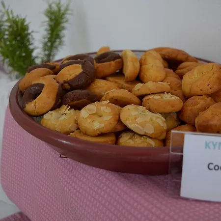 Kymata Kamari (Santorini)